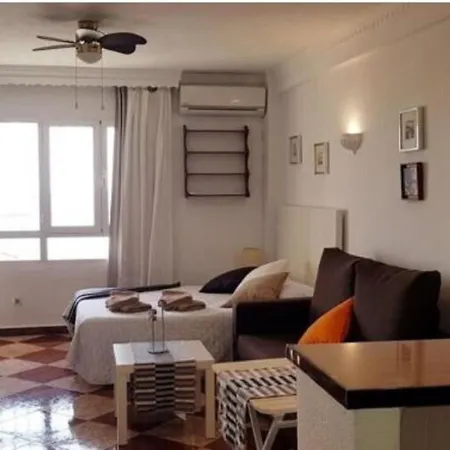 Hébergement de vacances Refined Holiday In Torremolino With Swimming Pool